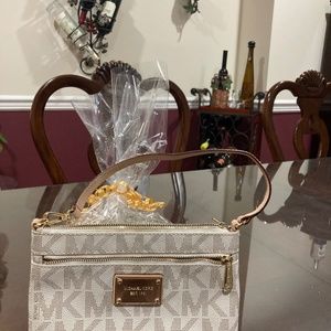 Michael Kors Pocket Book